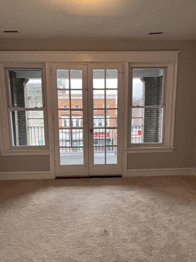 Fench doors to balcony - 4942 N Broad St