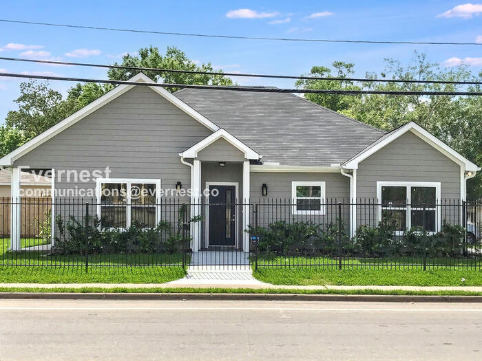 Foto principal - 6701 Paris St