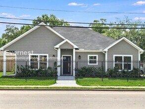 Building Photo - 6701 Paris St