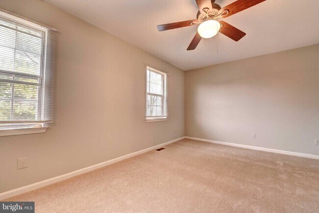Foto del edificio - 4005 Summer Hollow Ct