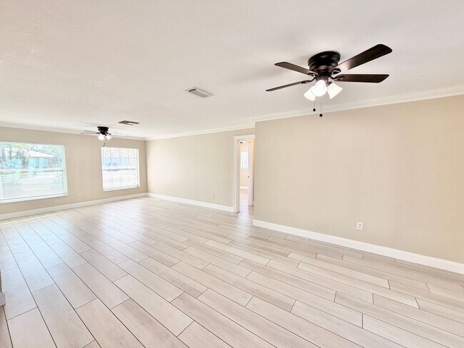 Building Photo - ** POINCIANA VILLAGE ** 4 BED / 2 BATH - SINGLE FAMILY - CENTRAL NAPLES - PET OK! - ANNUAL RENTAL
