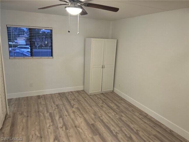 Foto del edificio - 826 Wiggins Pass Rd