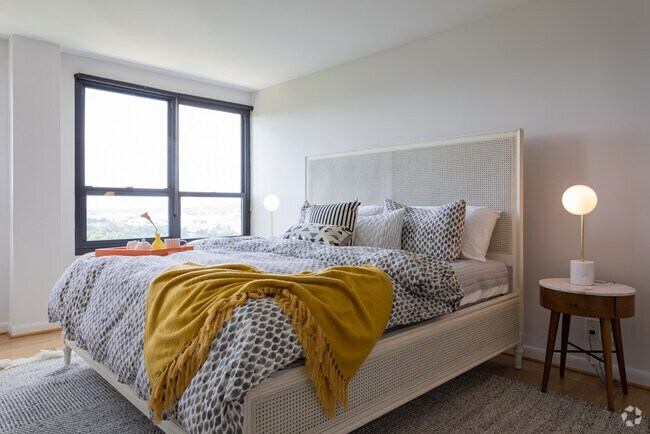 Bedroom - 251 Dekalb
