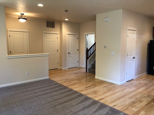 Building Photo - MOVE IN SPECIAL $500 off first month rent ...