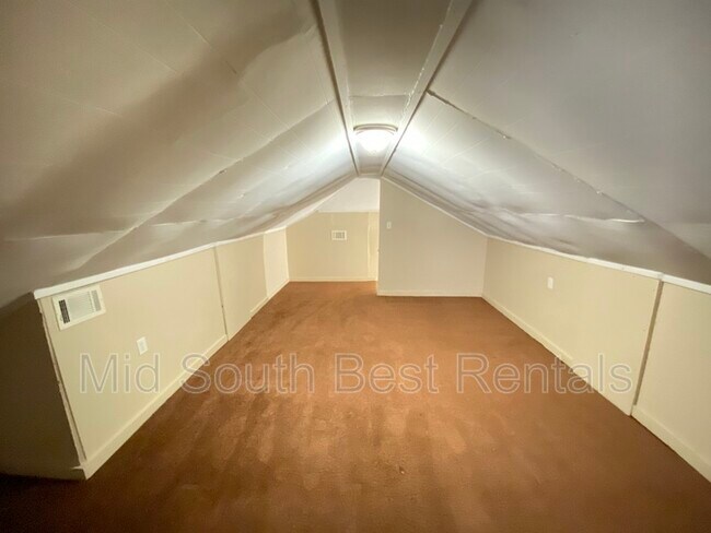 Building Photo - 1221 Forrest
