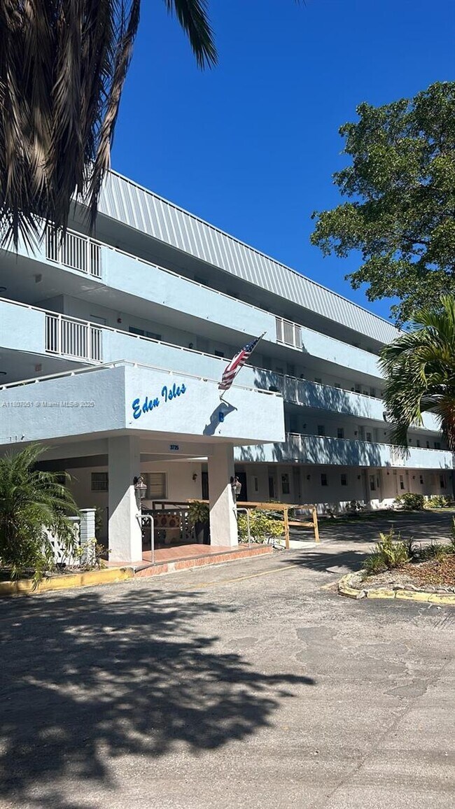 Foto del edificio - 3725 NE 169th St