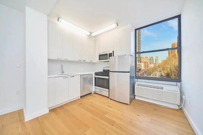 Building Photo - 2 bedroom in New York NY 10035