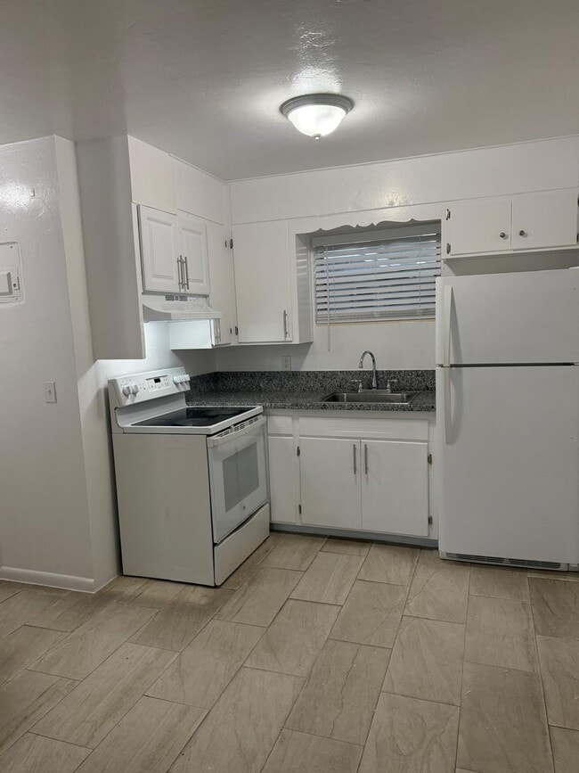 Building Photo - 732 S J Street Lake Worth Beach, FL 33460