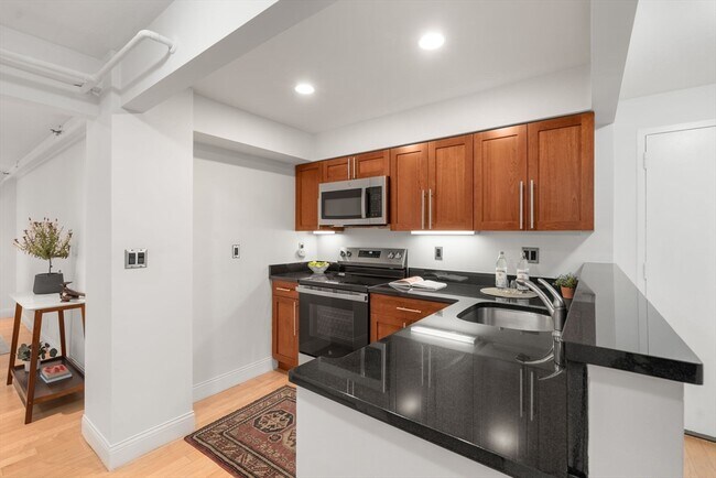 Building Photo - 1600 Beacon St
