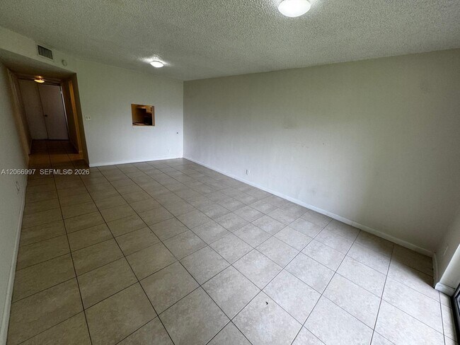Foto del edificio - 8020 Fairview Dr