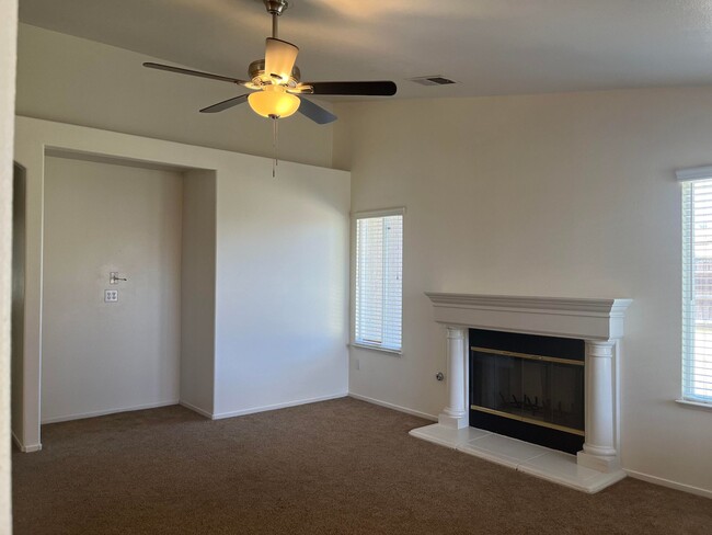 Building Photo - 950 Geneva Dr