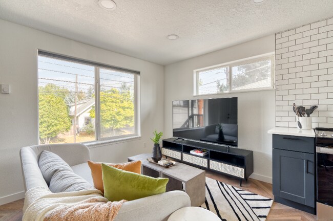 Building Photo - 5222 SE Holgate Blvd