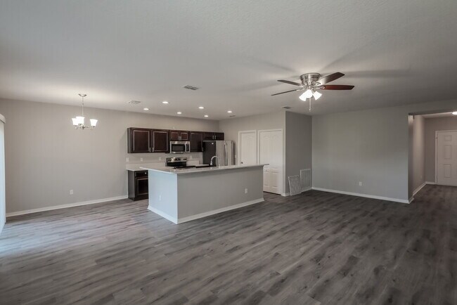 Foto del edificio - 10305 Magnolia Hills Dr