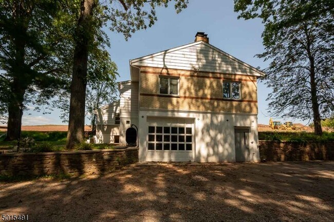 Building Photo - 288 Creek Rd