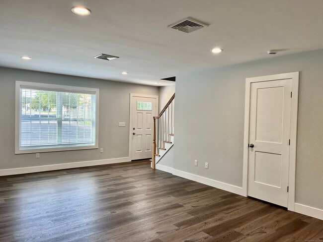 Foto del edificio - 481 Norwich Ave