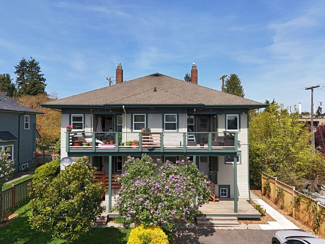 Building Photo - Charming 1BR/1BA Main Floor View Unit in D...