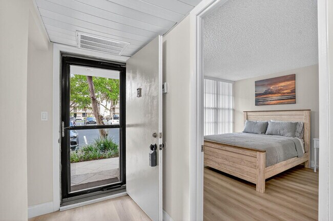 Foto del edificio - 8 Royal Palm Way