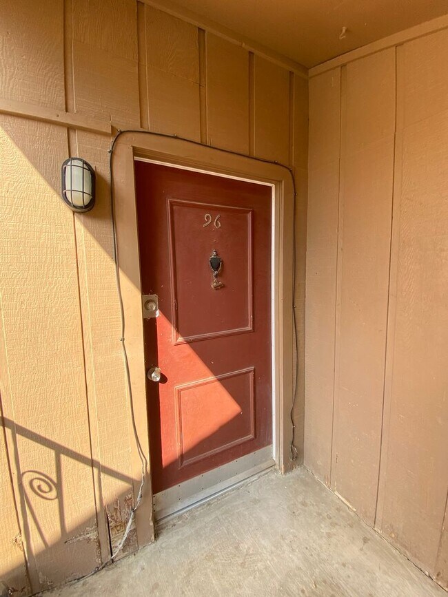 Foto del edificio - Spacious 1 BED 1 BATH