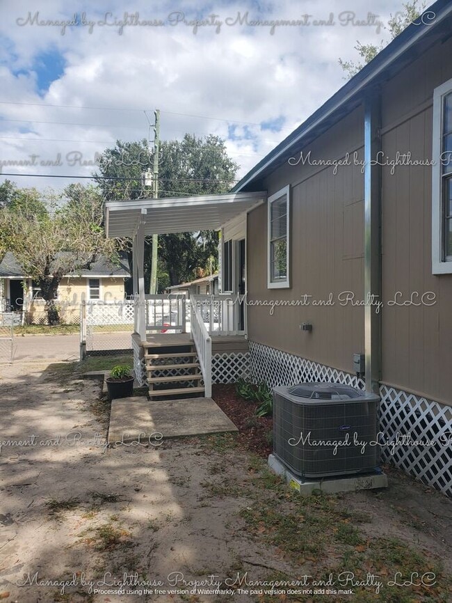 Building Photo - 2 Bedroom / 2 Bathroom Home in Historic Springfield ? Huge Fenced Yard