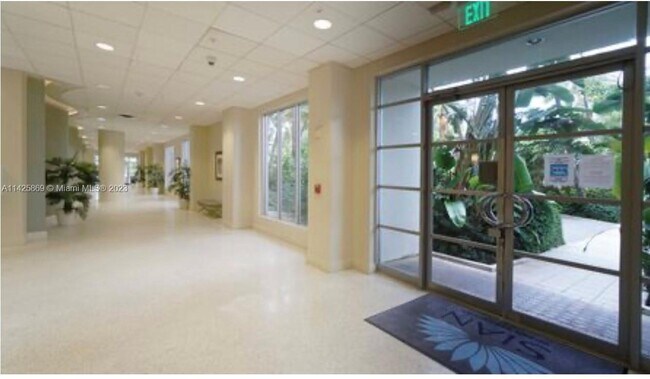 Foto del edificio - 4001 S Ocean Dr