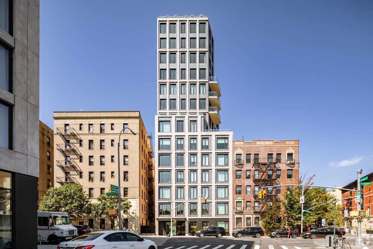 Building Photo - 856 Washington Ave
