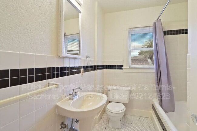 Foto del edificio - 2700 T St