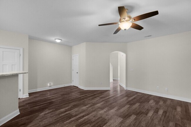 Building Photo - Townhouse For Rent!