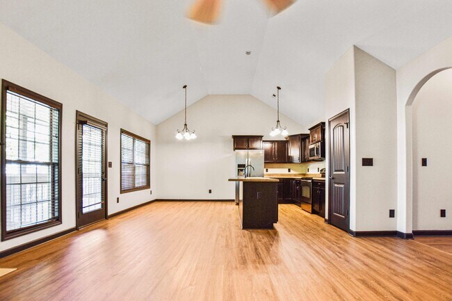 Foto del edificio - Pet Friendly Four Bedroom!