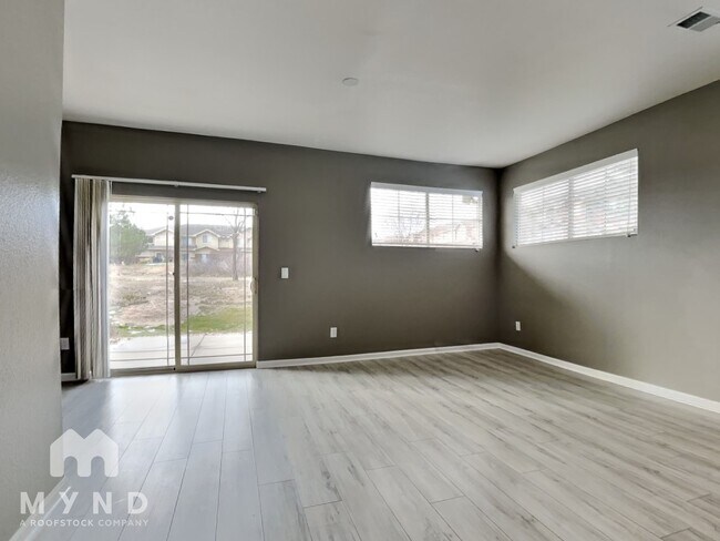 Foto del edificio - 9757 Dexter Ln