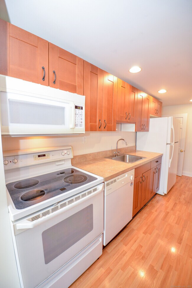 Building Photo - 16 Union St