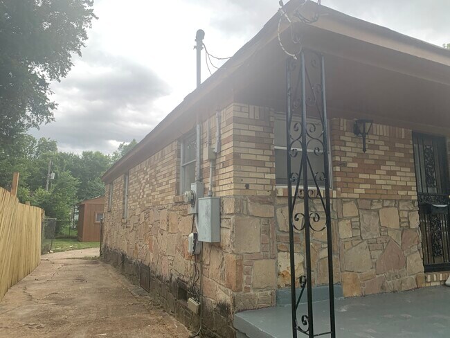 Foto del edificio - 2367 Hunter Ave