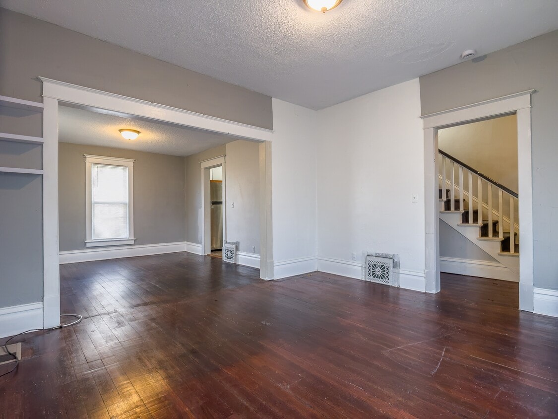 Foto principal - 810 10th St NE