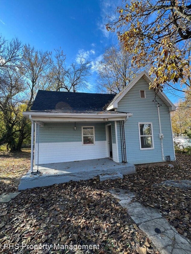 2 br, 1 bath House 1136 W Pacific House Rental in Springfield, MO