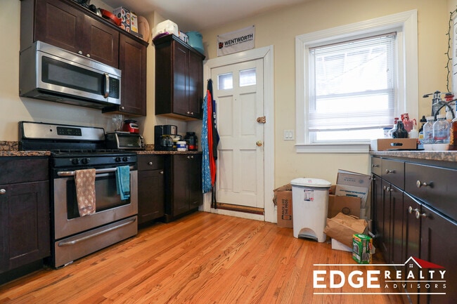 Building Photo - 338 Washington St