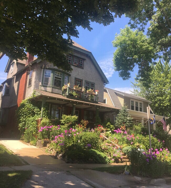 Foto del edificio - 2861 N Hackett Ave