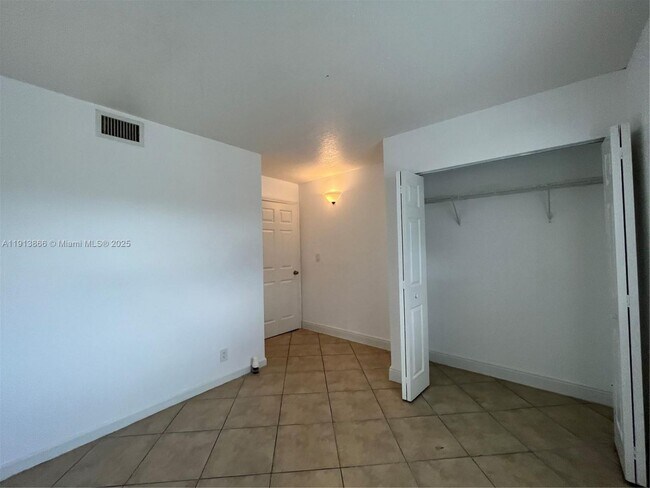 Foto del edificio - 3720 N Pine Island Rd