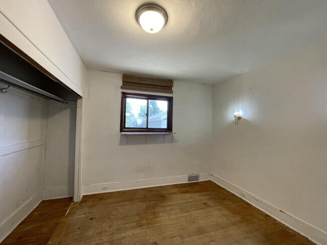 Building Photo - 1204 Lincoln Ave