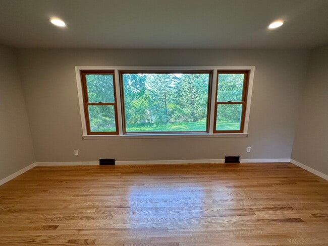 Family Room - 5526 Terre Haute Ave