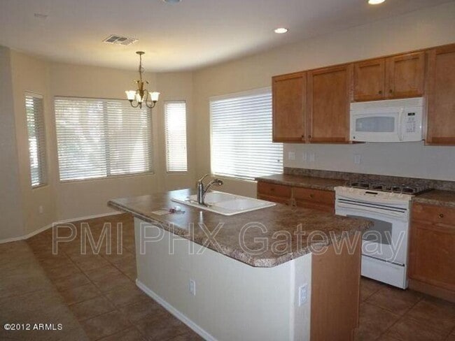 Building Photo - 844 E Indian Wells Pl