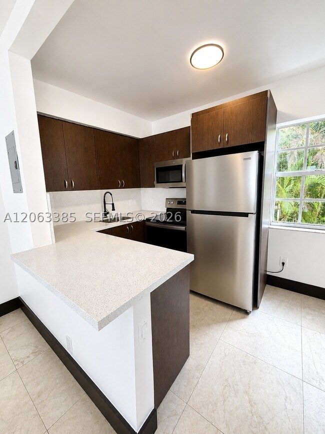 Foto del edificio - 551 NE 62nd St