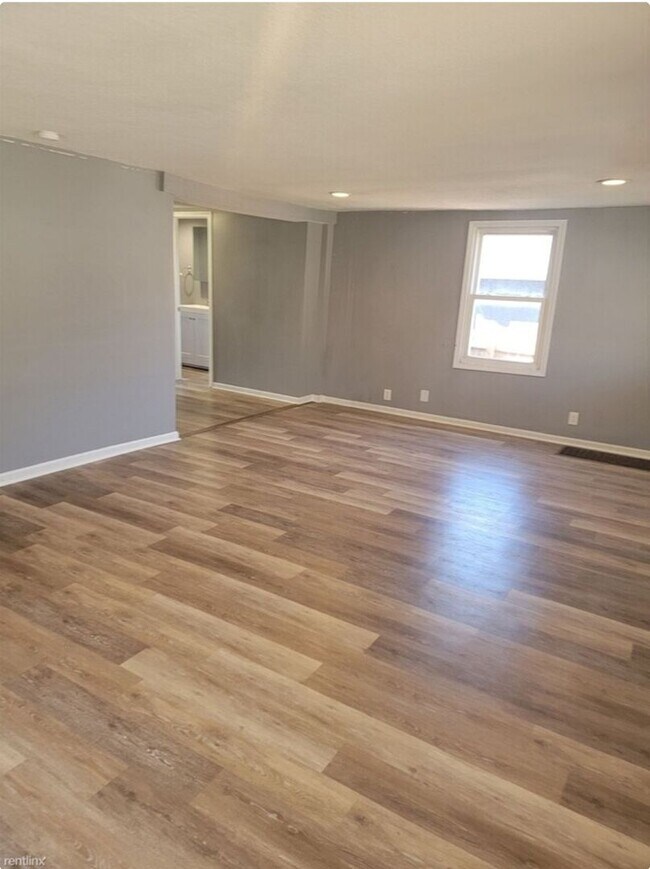 Foto del edificio - 2 bedroom with amazing yard!