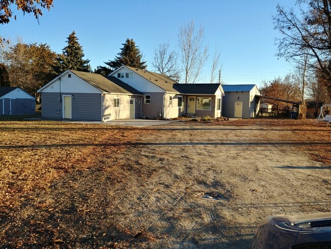 Building Photo - 325 S Hawthorne Ave