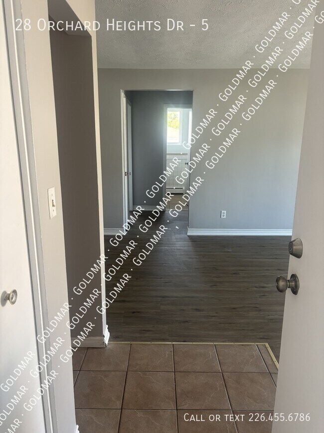 Photo du bâtiment - NEW LISTING
