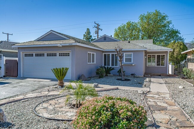 Foto del edificio - Charming 3-Bedroom Home for Rent in La Crescenta!