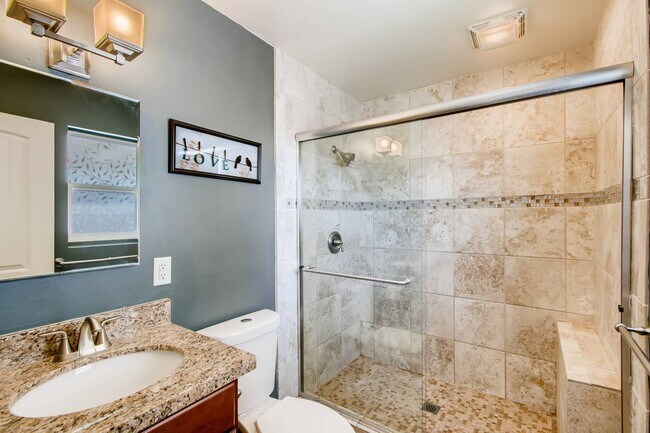 Master bathroom - 3801 N Hayden Rd