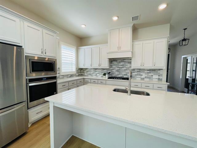 Building Photo - 719 Brenham Ave