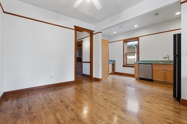 Foto del edificio - 928 W 32nd St