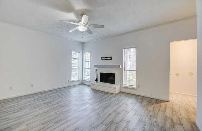 Building Photo - 716 Bering Dr