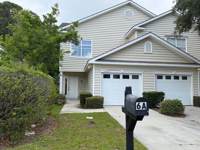 Foto del edificio - Fully Renovated 2 Bedroom/ 2 Bathroom Home with Garage-Village at Old Towne