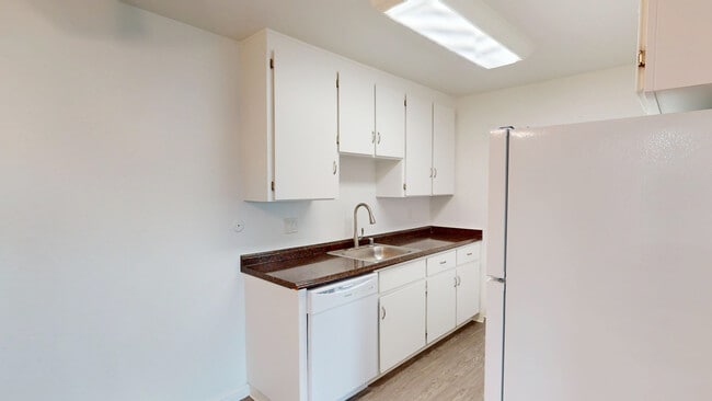 Building Photo - 402 Alameda del Prado